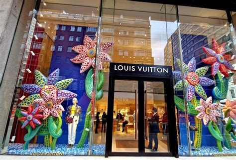 how many louis vuitton stores in japan|lvmh number of stores.